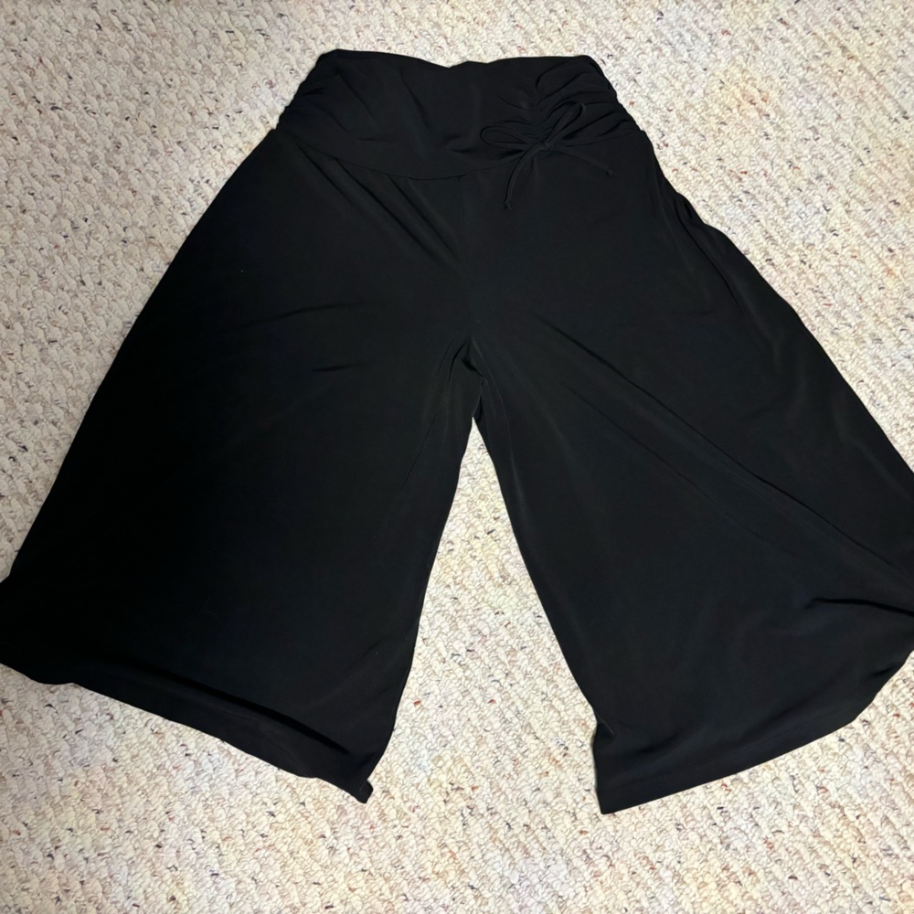 Flowy capri pants